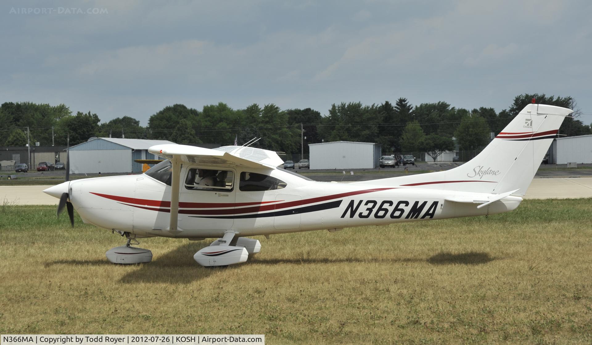 N366MA, 1999 Cessna 182S Skylane C/N 18280596, Airventure 2012