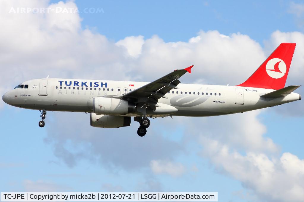 TC-JPE, 2006 Airbus A320-232 C/N 2941, Landing