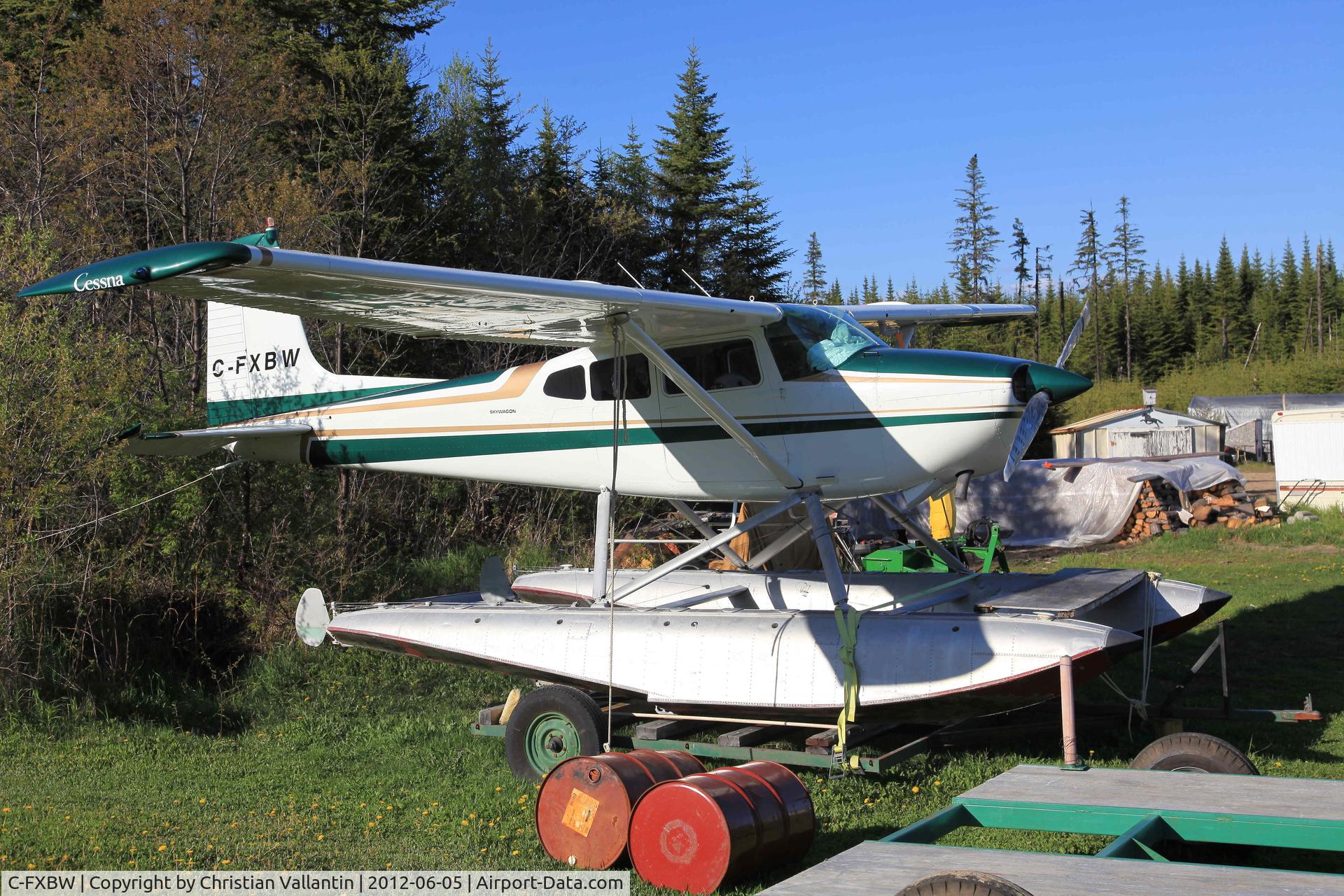 C-FXBW, 1968 Cessna 180H Skywagon C/N 18051964, In a garden near Sept-Iles