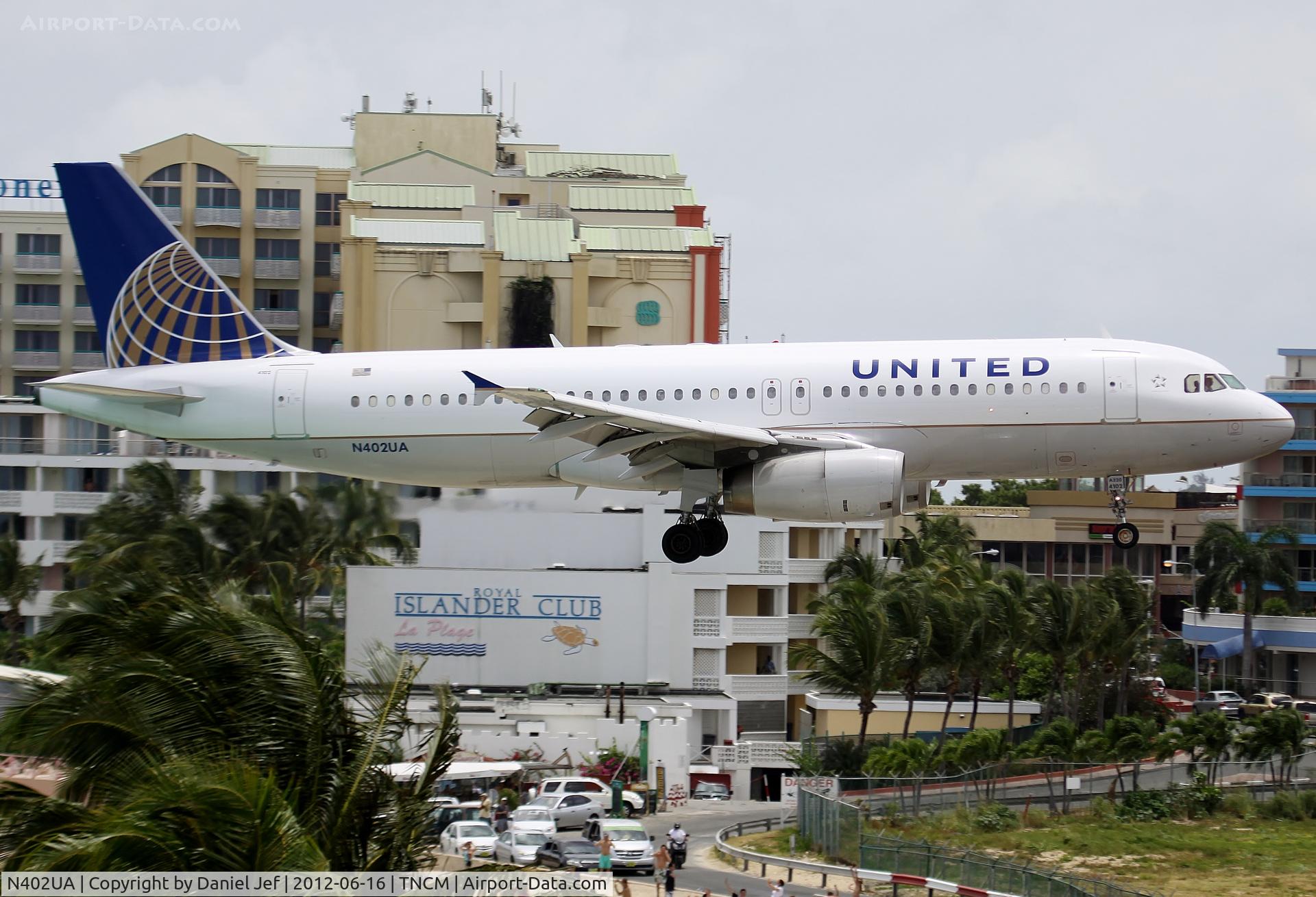 N402UA, 1993 Airbus A320-232 C/N 439, N402UA