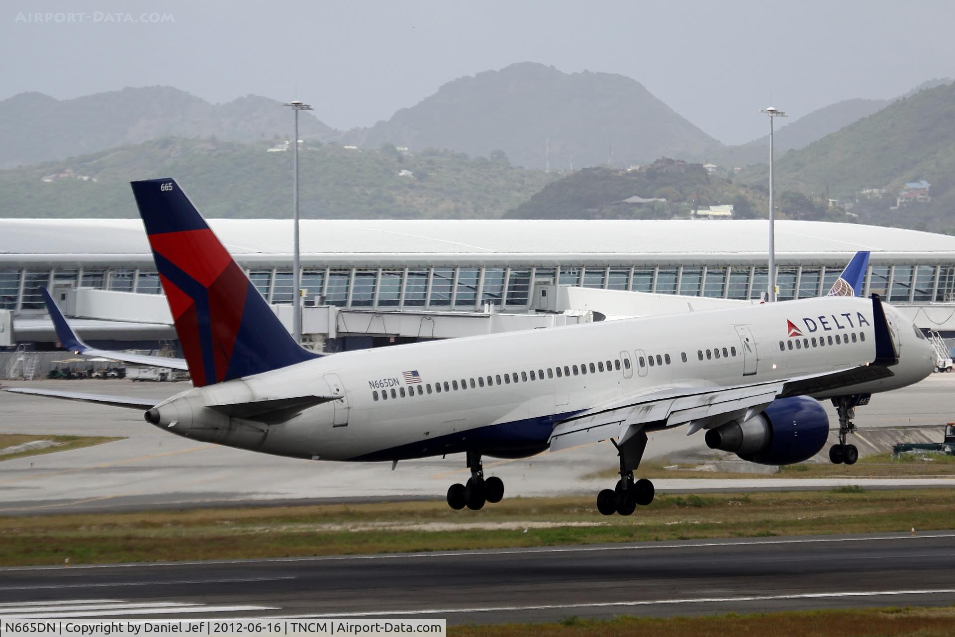 N665DN, 1991 Boeing 757-232 C/N 25013, N665DN
