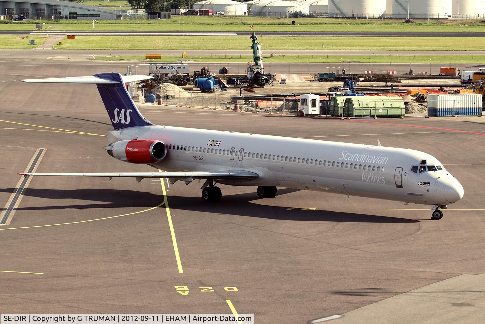 SE-DIR, 1991 McDonnell Douglas MD-82 (DC-9-82) C/N 53004, Taxying onto stand at Amsterdam