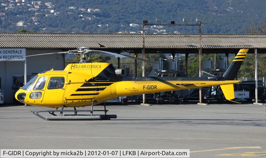 F-GIDR, Aerospatiale AS-350BA Ecureuil C/N 1993, Parked