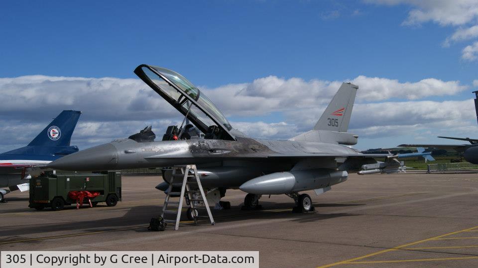 305, General Dynamics F-16BM Fighting Falcon C/N 6L-5, 305 on display