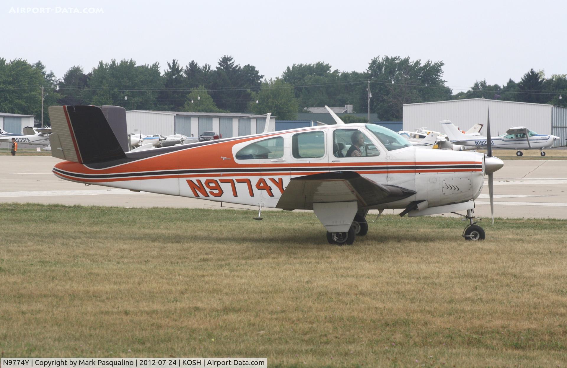 N9774Y, 1963 Beech P35 Bonanza C/N D-7159, Beech P35