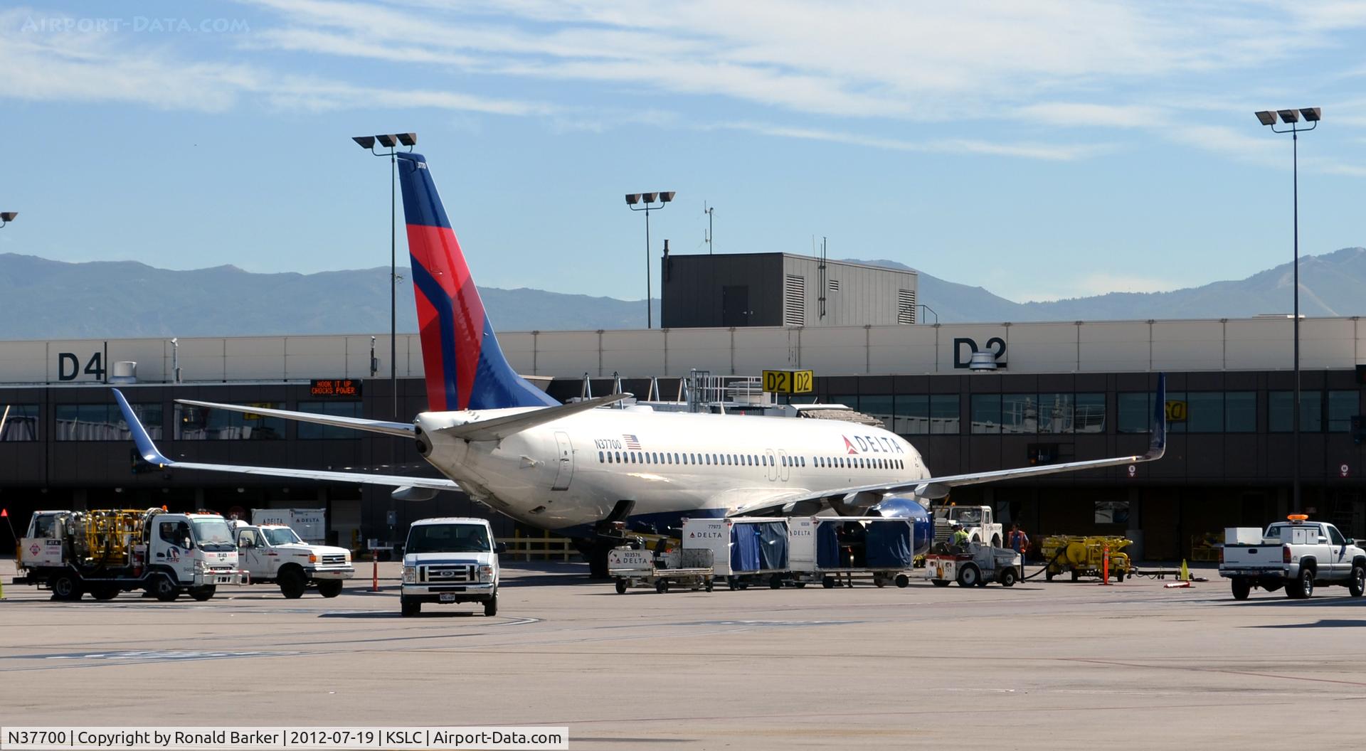N37700, 2002 Boeing 737-832 C/N 29631, SLC UT