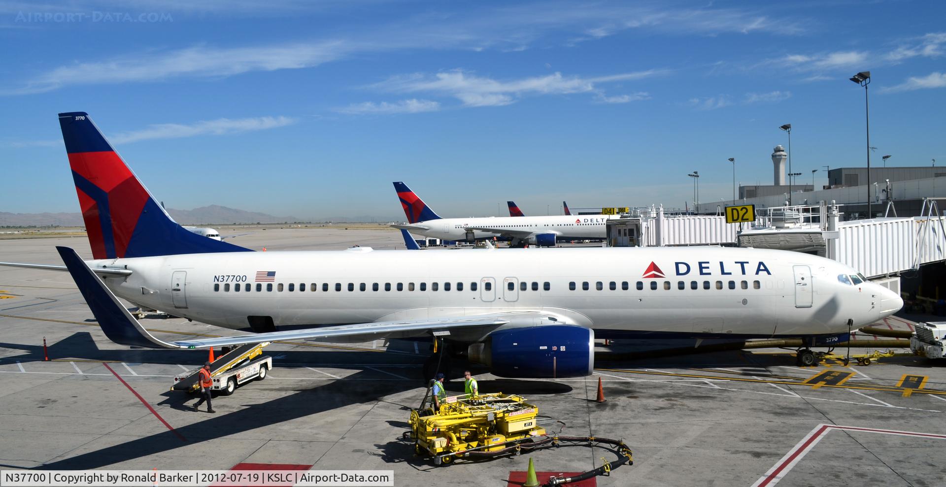 N37700, 2002 Boeing 737-832 C/N 29631, SLC UT