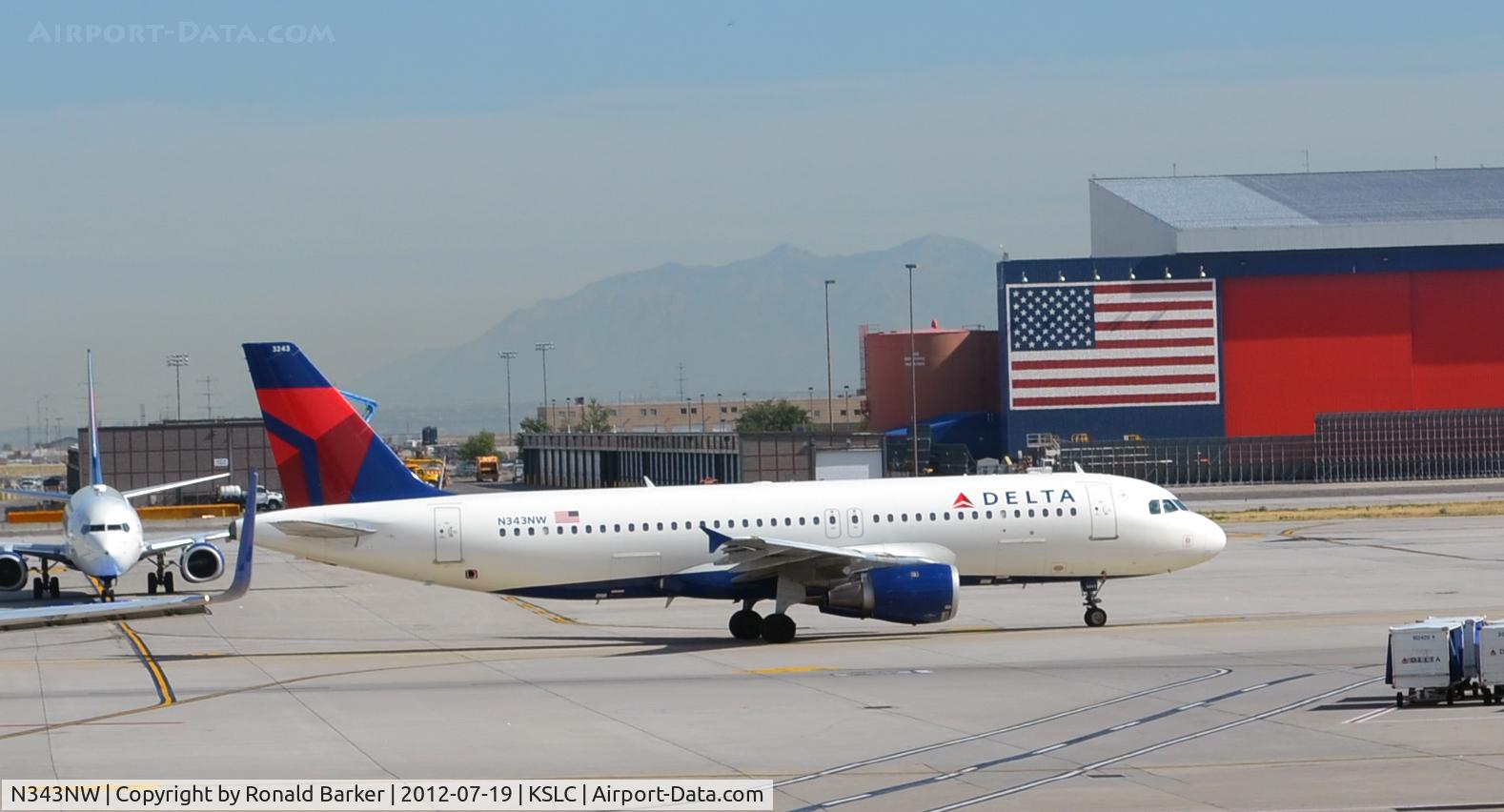 N343NW, 1993 Airbus A320-212 C/N 387, Taxi SLC UT