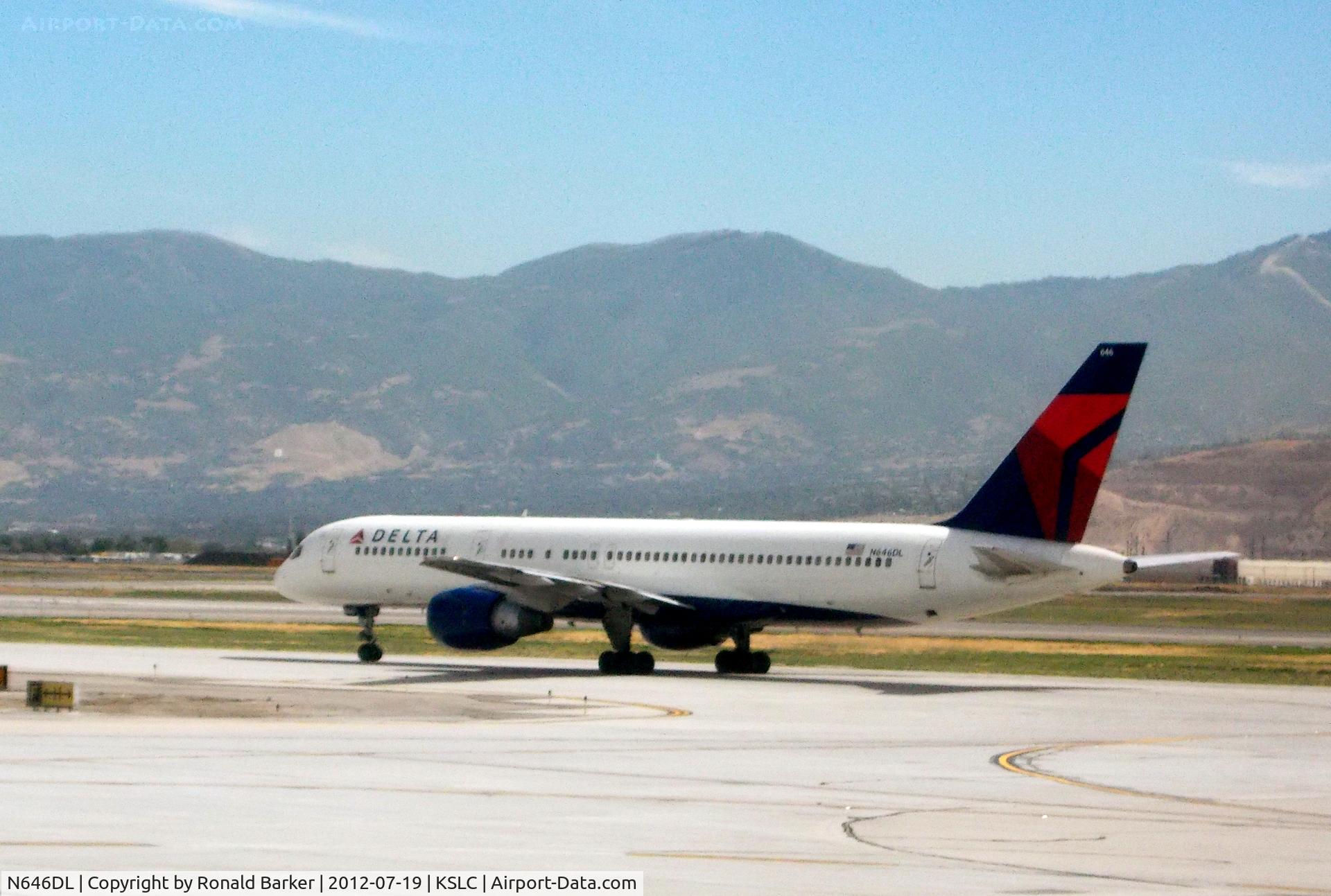 N646DL, 1989 Boeing 757-232 C/N 24217, Taxi SLC