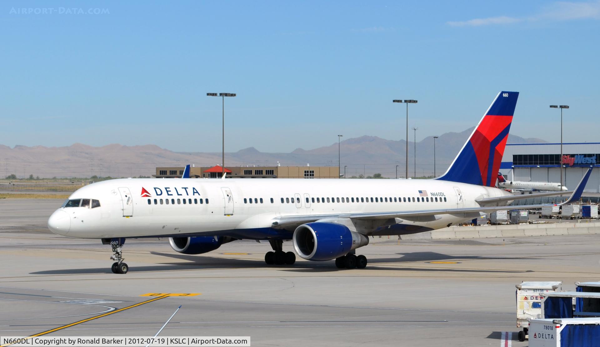 N660DL, 1990 Boeing 757-232 C/N 24422, Taxi SLC