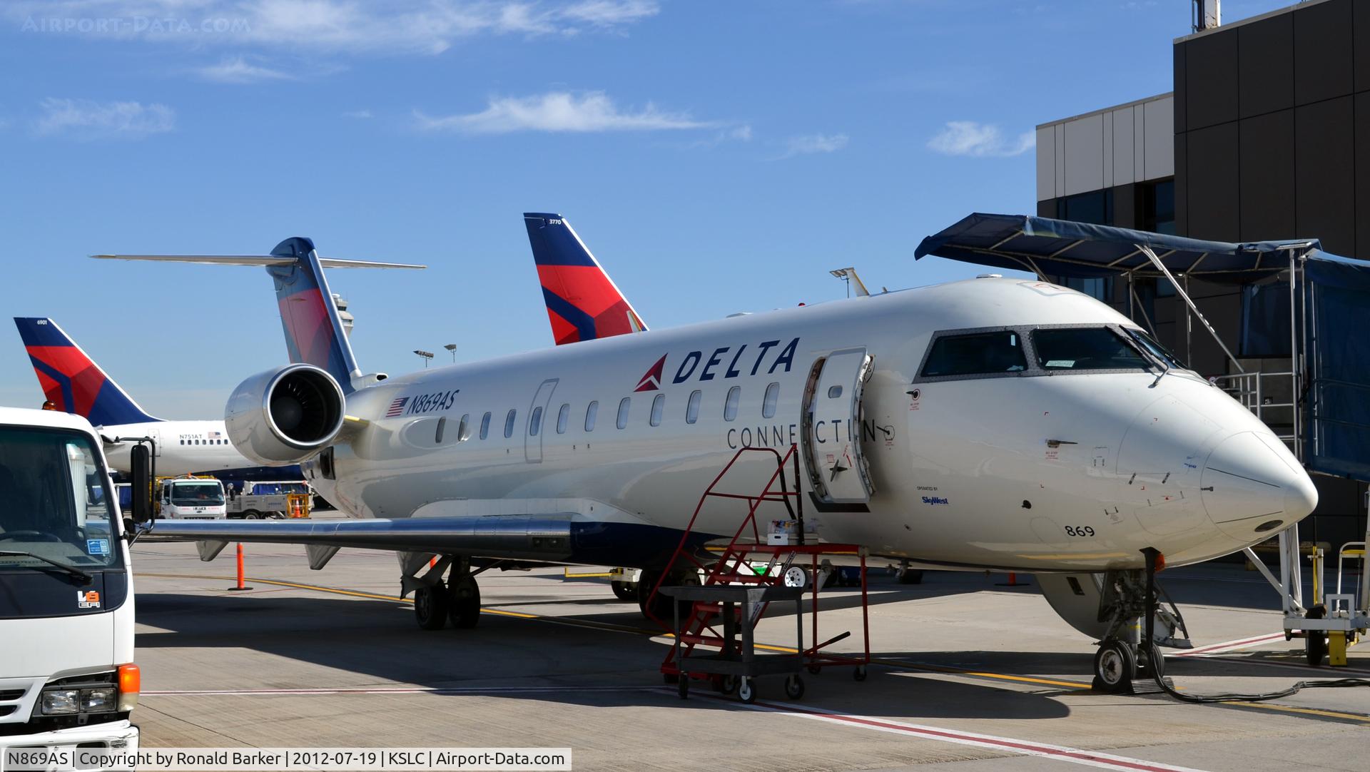 N869AS, 2001 Bombardier CRJ-200ER (CL-600-2B19) C/N 7479, SLC UT