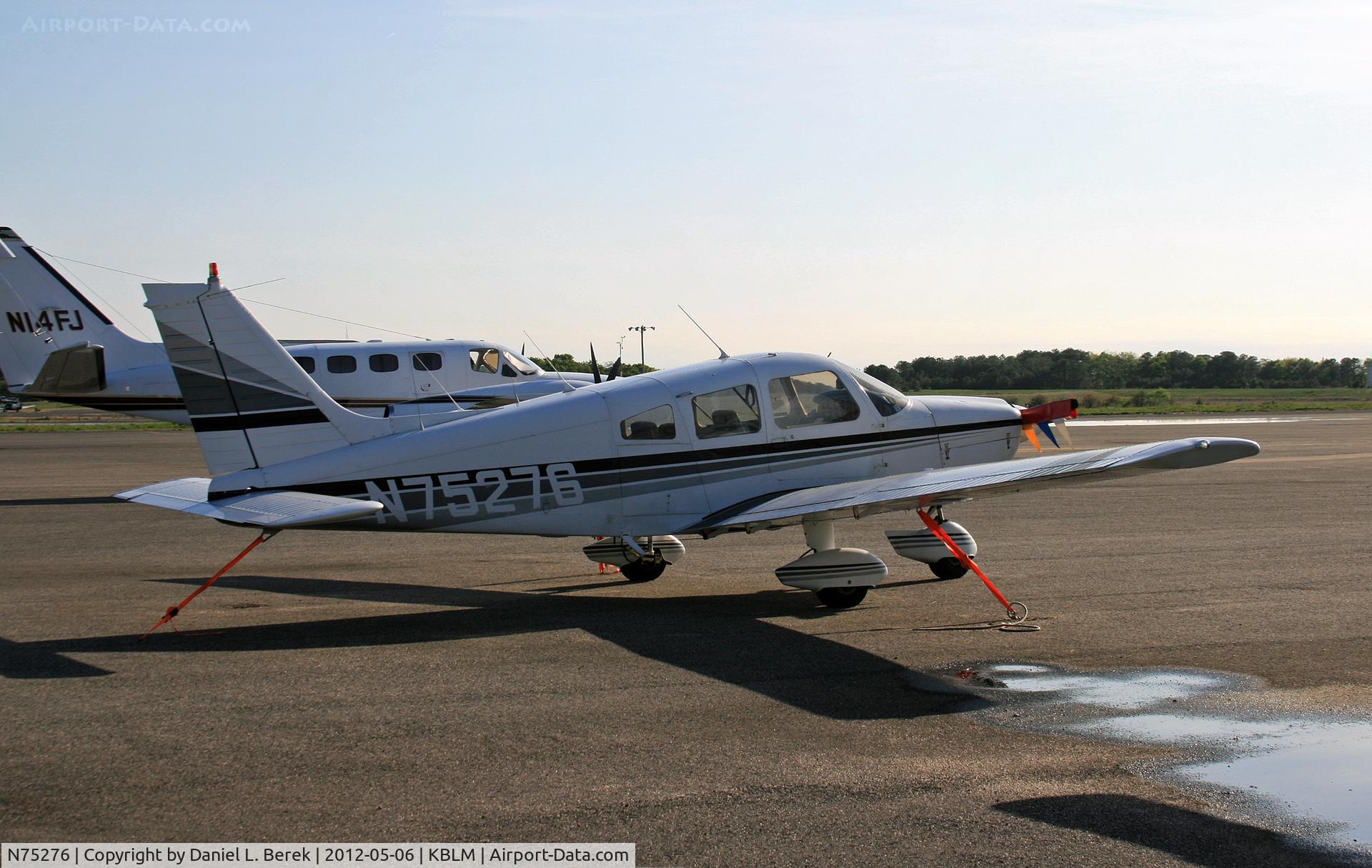 N75276, 1976 Piper PA-28-181 C/N 28-7690320, Nice older Warrior at Momouth Executive Airport.