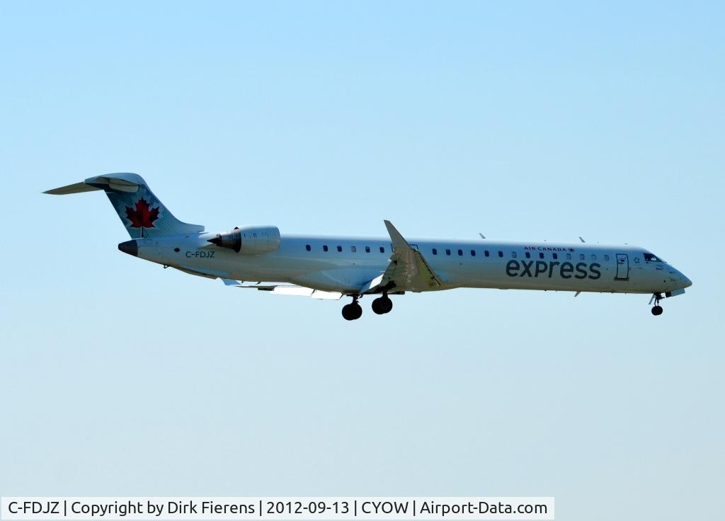 C-FDJZ, 2005 Canadair CRJ-705ER (CL-600-2D15) Regional Jet C/N 15041, Approaching rwy32 on final.