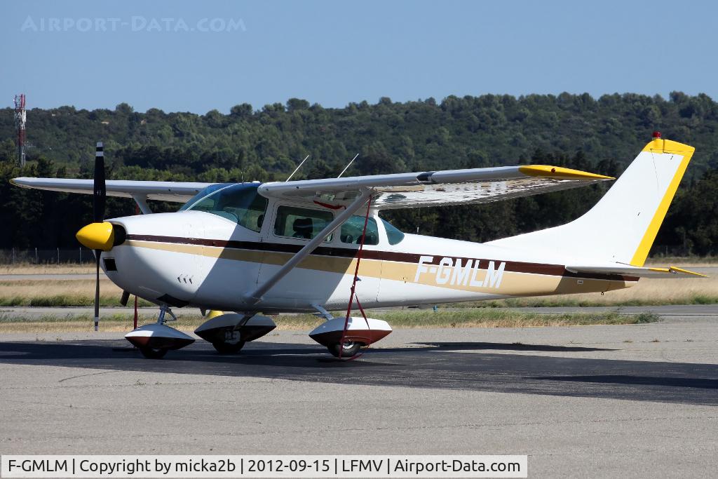 F-GMLM, 1963 Cessna 182F Skylane C/N 18254683, Parked