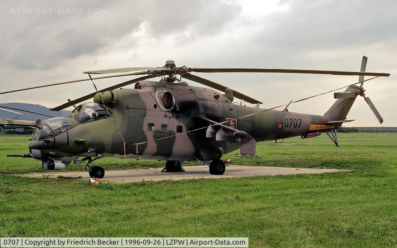 0707, Mil Mi-24V Hind E C/N 730707, flightline at Présov