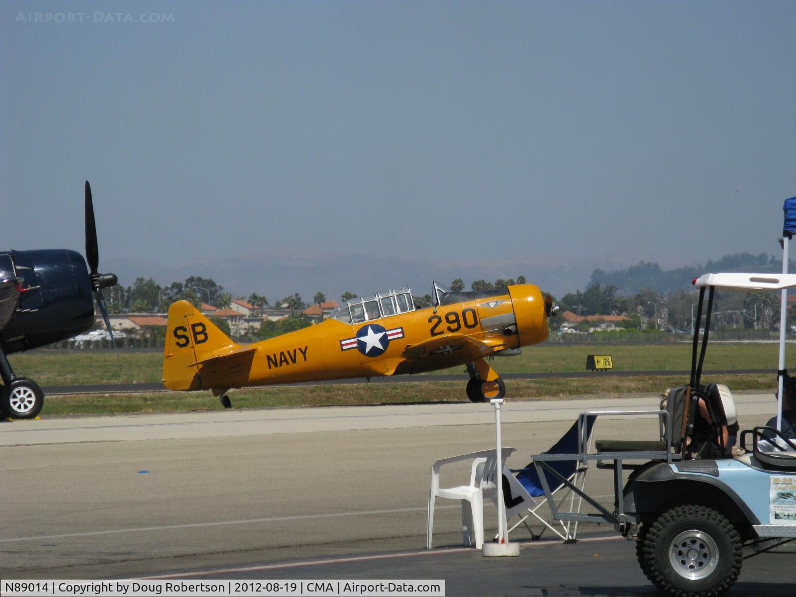 N89014, 1943 North American SNJ-5 Texan Texan C/N 84865, 1943 North American SNJ-5, P&W R-1340 WASP 600 Hp, on the flight line