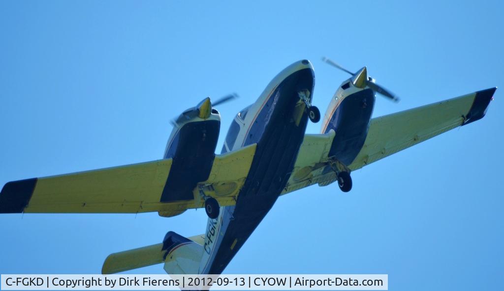 C-FGKD, 1978 Piper PA-44-180 Seminole C/N 44-7995035, approaching rwy 32.
