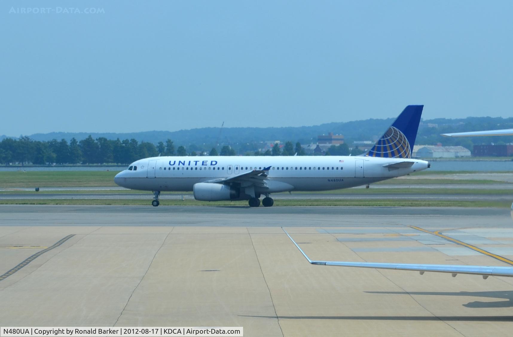 N480UA, 2001 Airbus A320-232 C/N 1555, Taxi DCA