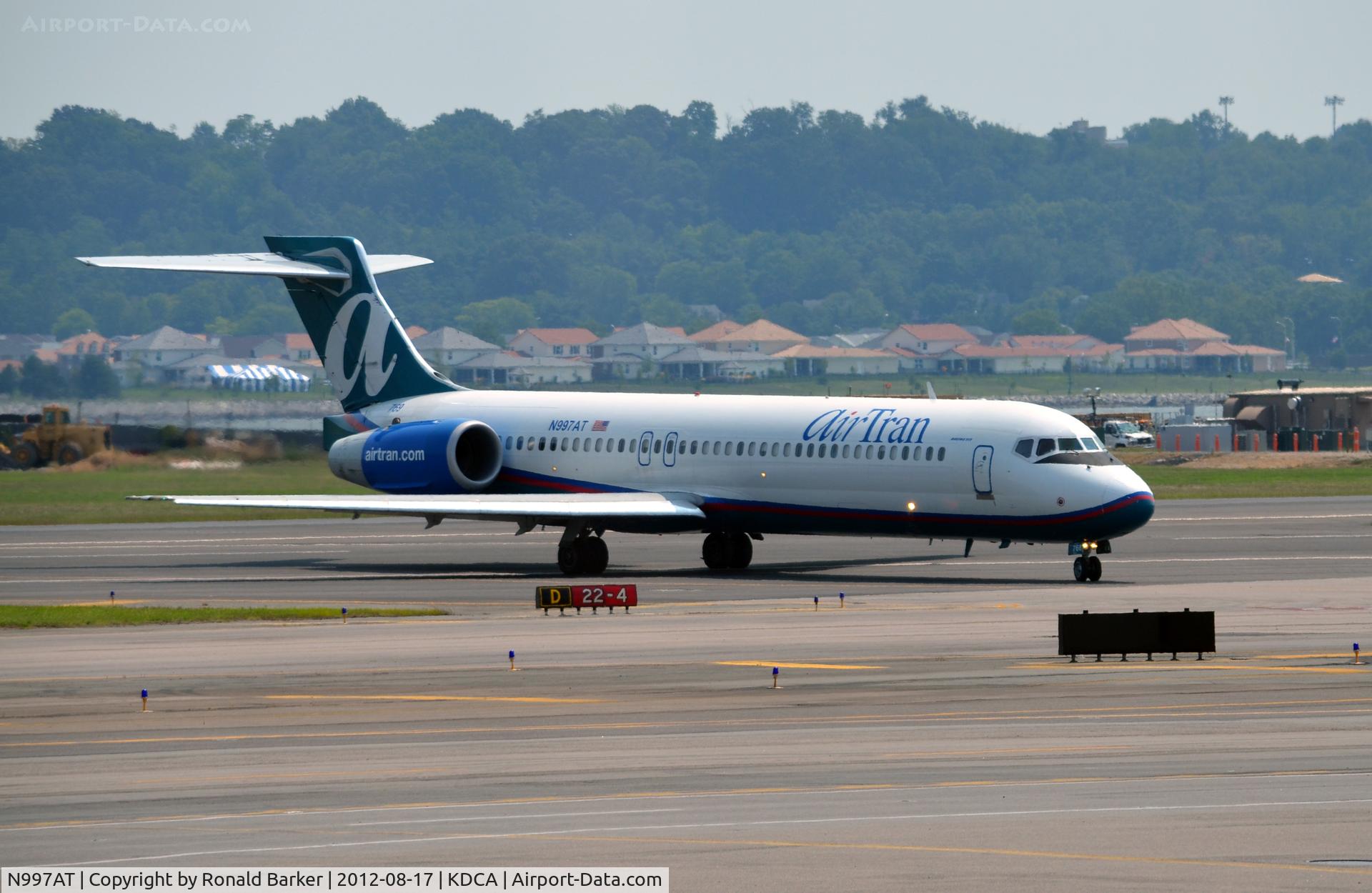 N997AT, 2002 Boeing 717-200 C/N 55141, Taxi DCA
