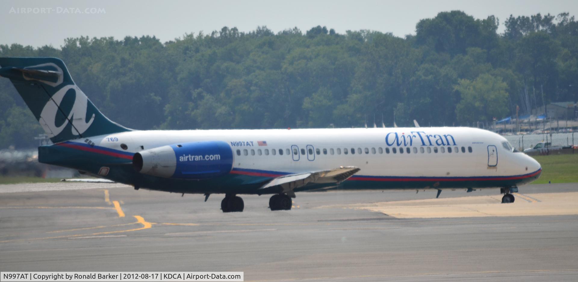 N997AT, 2002 Boeing 717-200 C/N 55141, Taxi DCA