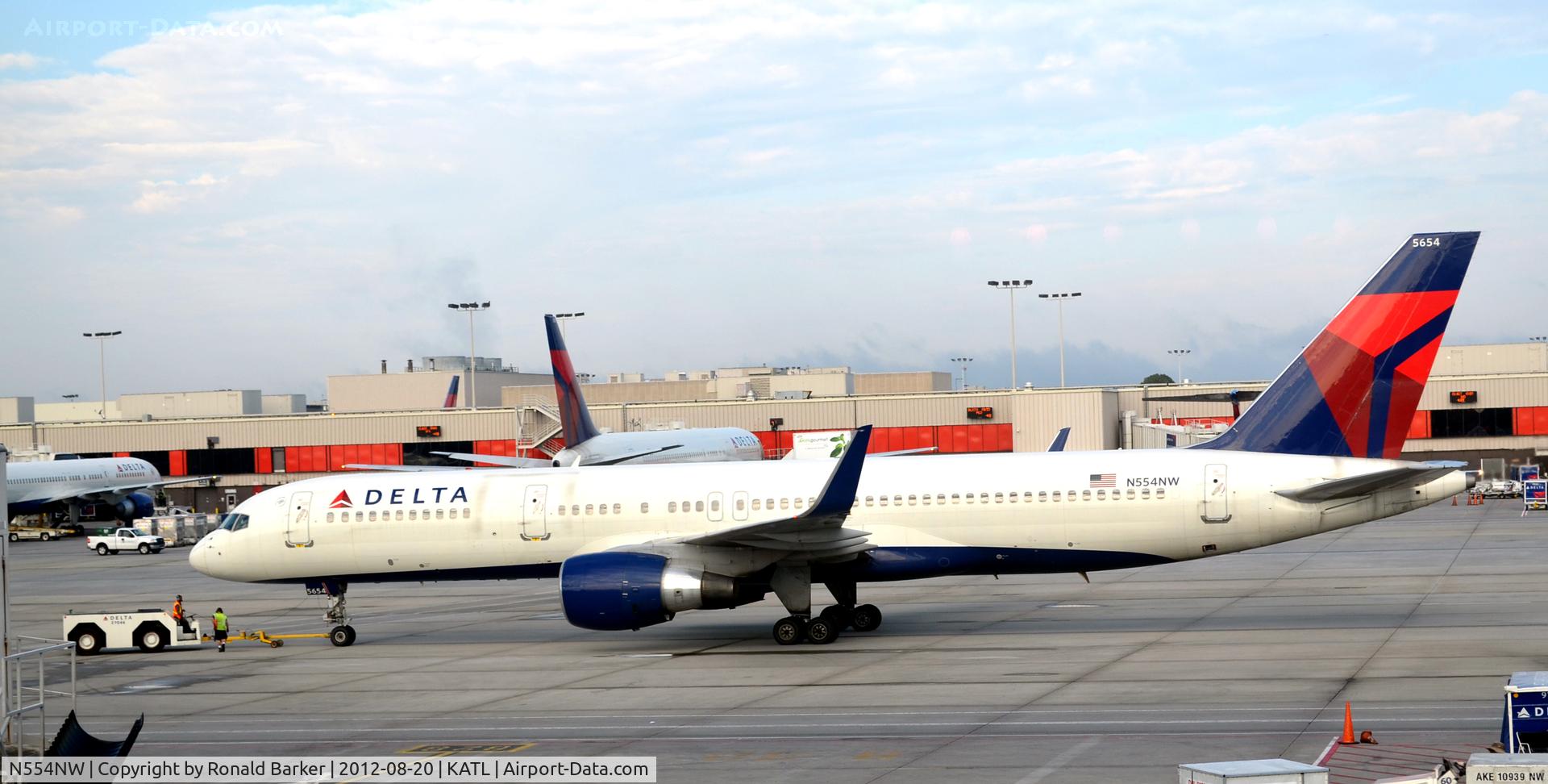 N554NW, 2001 Boeing 757-251 C/N 26501, Taxi ATL