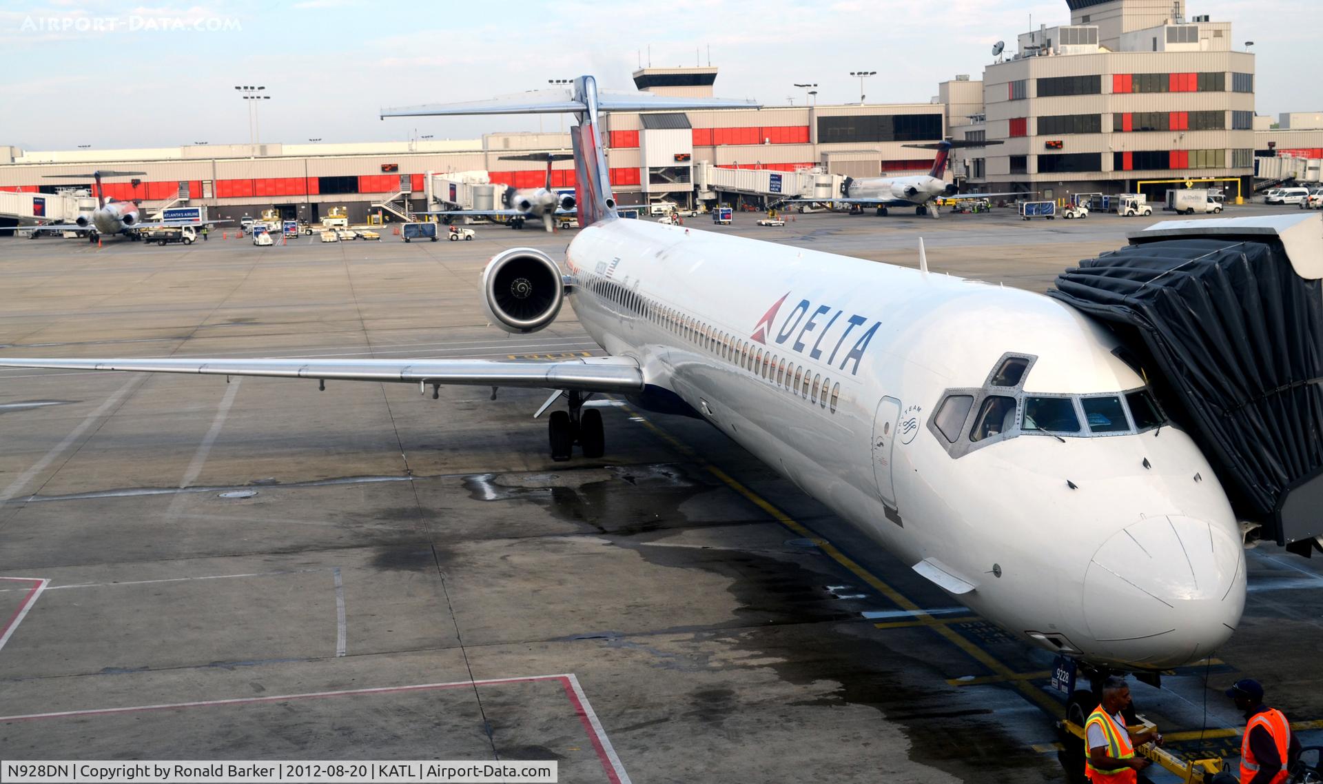 N928DN, 1999 McDonnell Douglas MD-90-30 C/N 53590, Atlanta