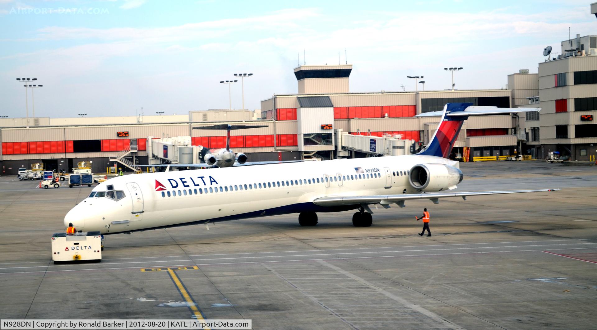 N928DN, 1999 McDonnell Douglas MD-90-30 C/N 53590, Atlanta