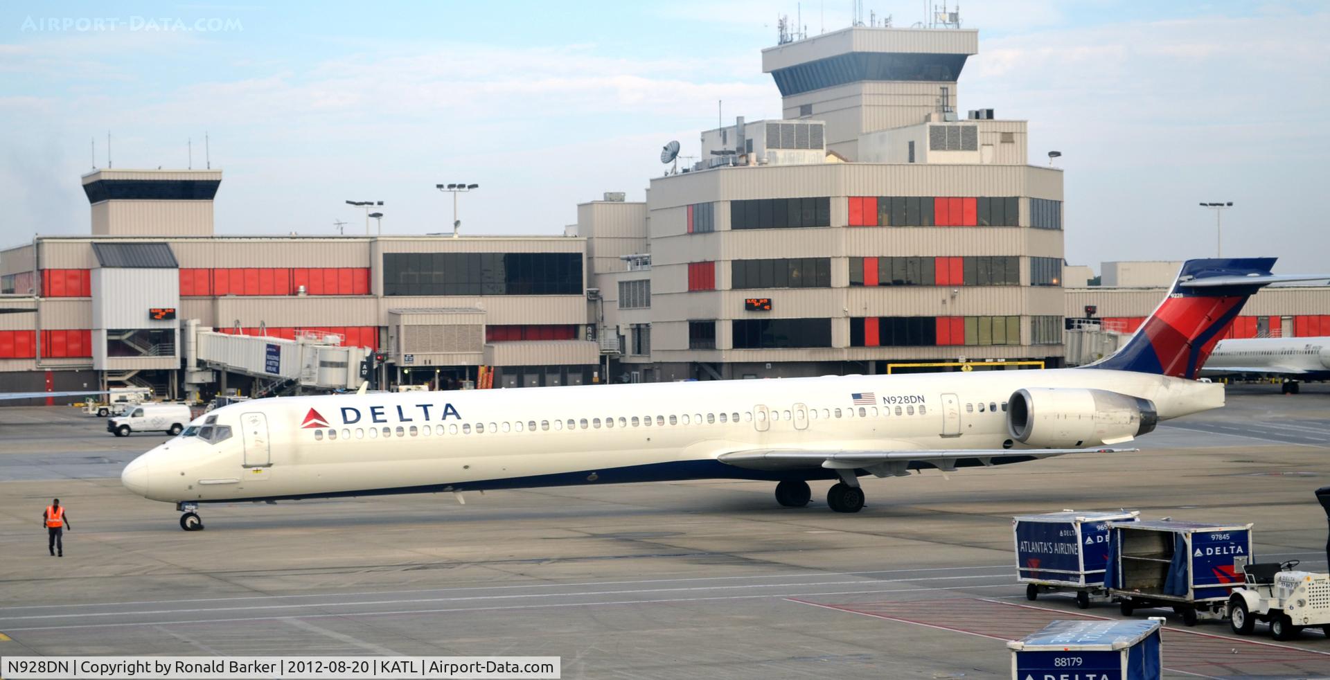 N928DN, 1999 McDonnell Douglas MD-90-30 C/N 53590, Atlanta