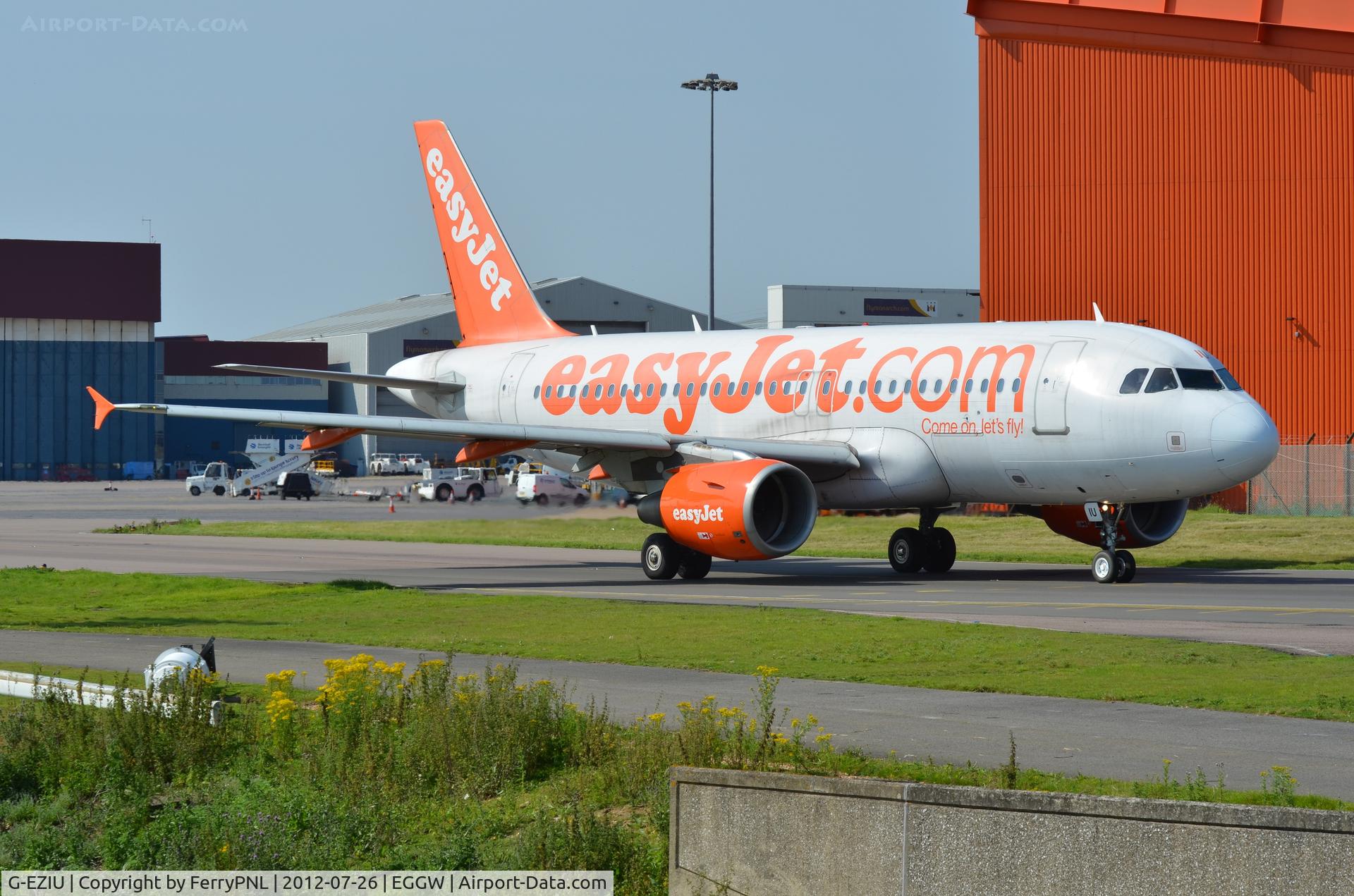 G-EZIU, 2005 Airbus A319-111 C/N 2548, Departing for its next rotation.
