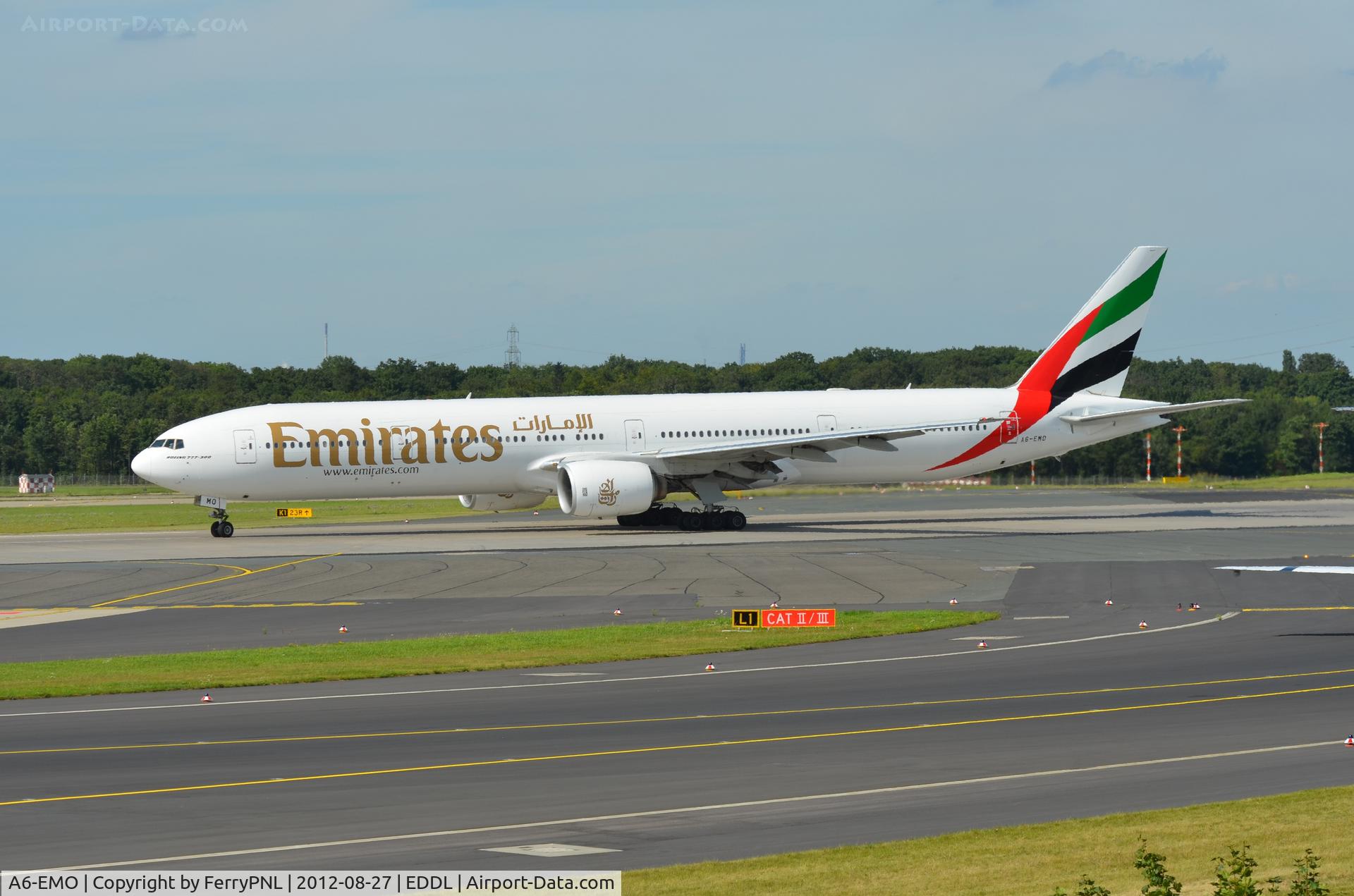 A6-EMO, 2000 Boeing 777-31H C/N 28680, One of the 
