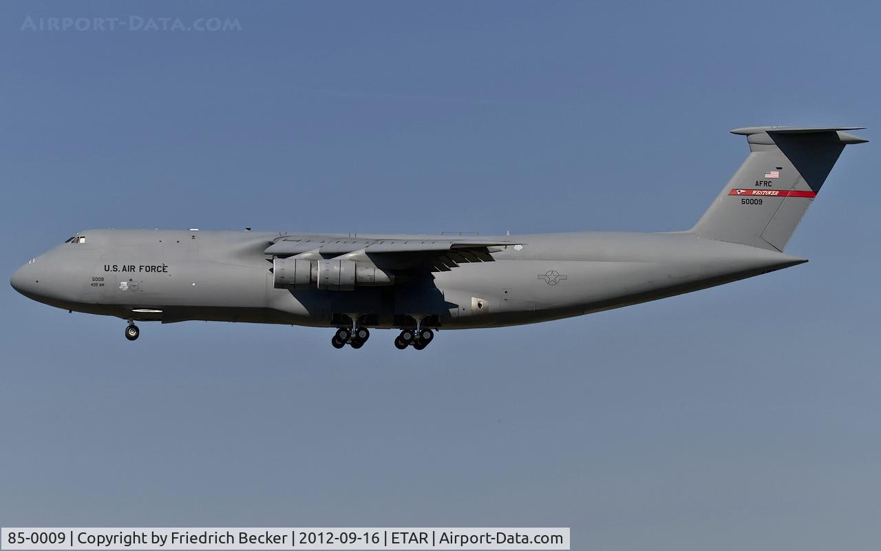 85-0009, 1987 Lockheed C-5B Galaxy C/N 500-0095, on final RW27