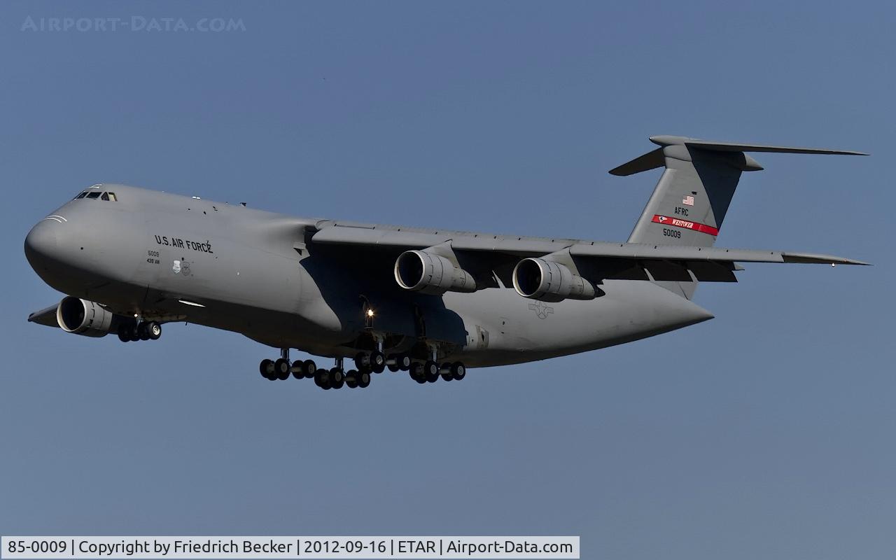 85-0009, 1987 Lockheed C-5B Galaxy C/N 500-0095, on final RW27