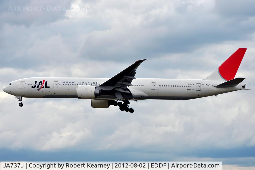 JA737J, 2007 Boeing 777-346/ER C/N 36126, On short finals for r/w 25L