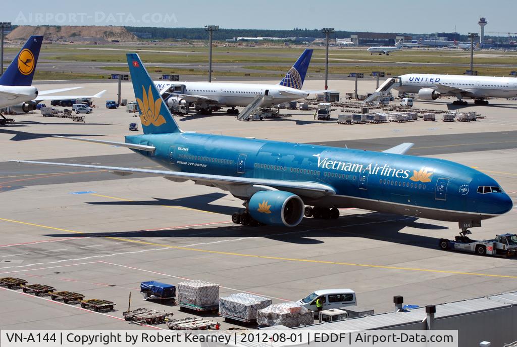 VN-A144, Boeing 777-2K6/ER C/N 33503, Pulling onto stand
