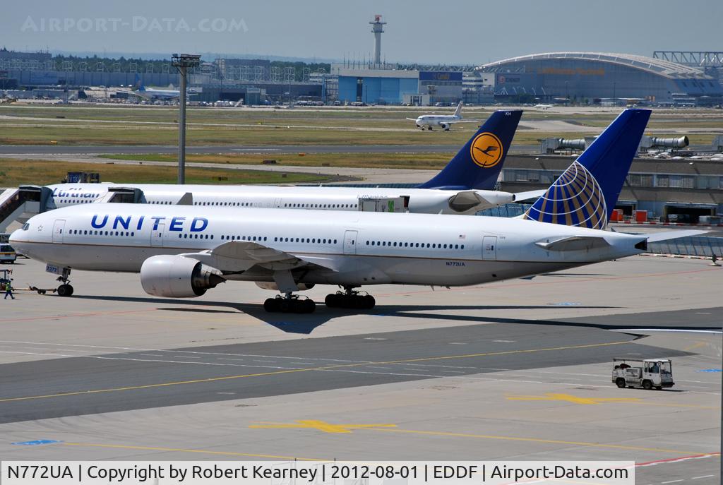 N772UA, 1995 Boeing 777-222 C/N 26930, Being pushed back for departure