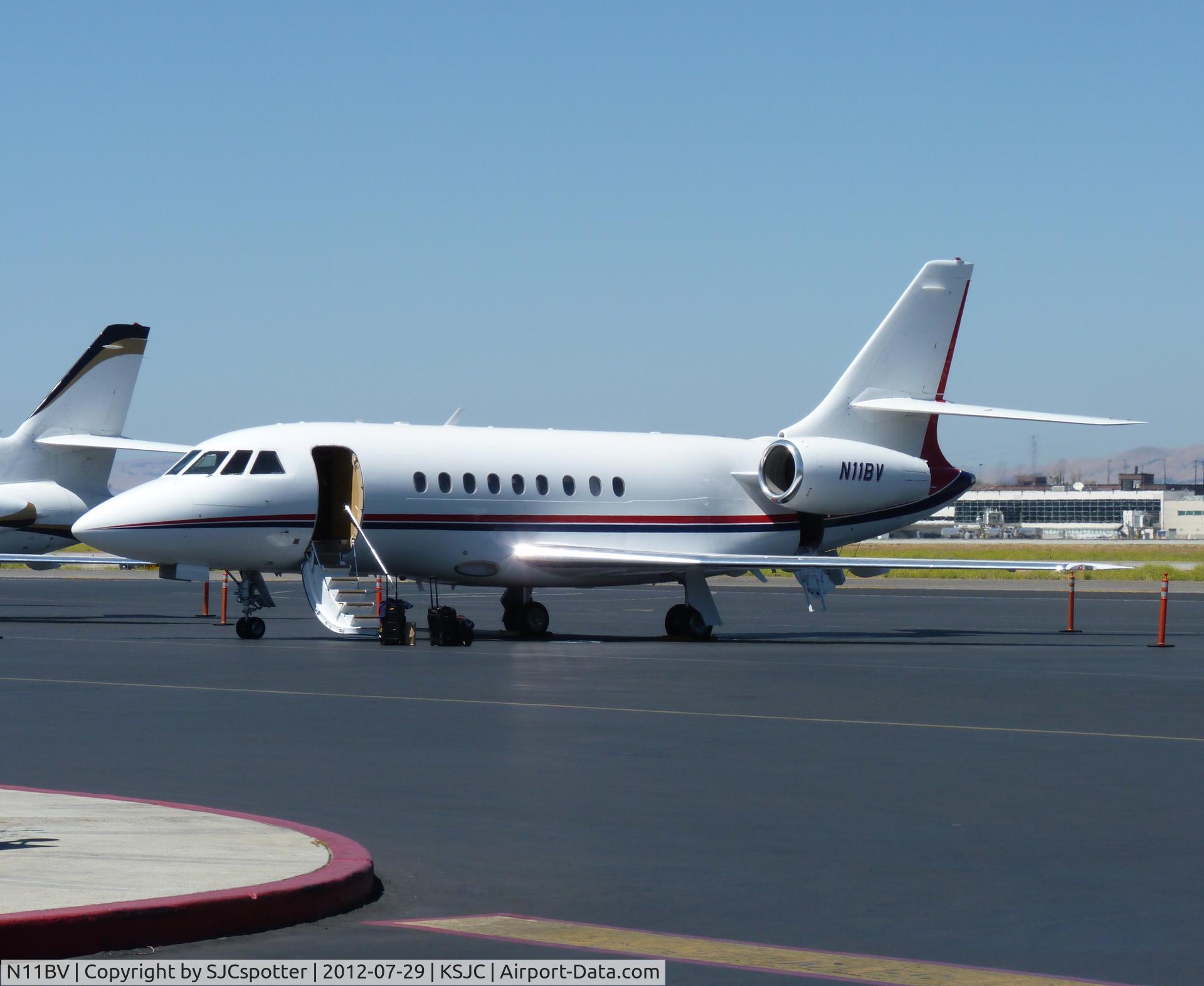 N11BV, 1995 Dassault Falcon 2000 C/N 21, Unloading after arriving from KSAN.