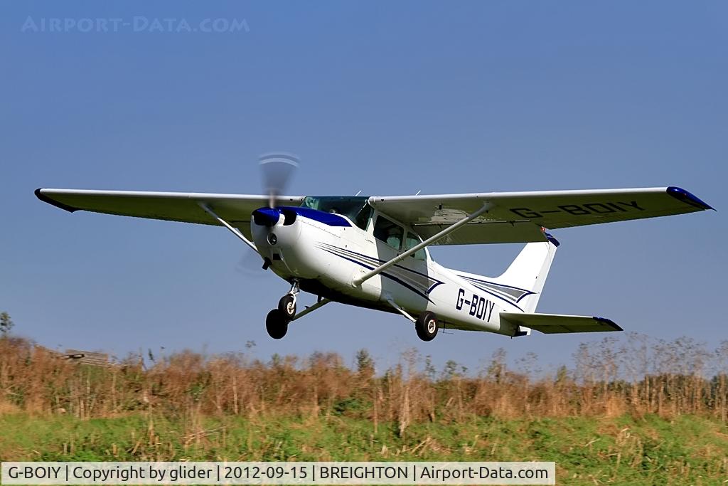 G-BOIY, 1976 Cessna 172N C/N 172-67738, Local resident