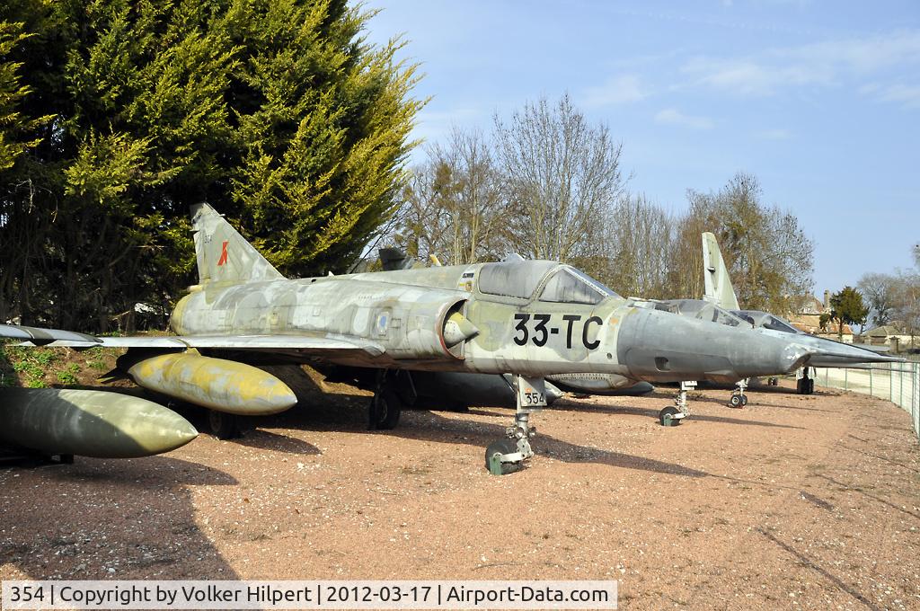 354, Dassault Mirage IIIRD C/N 354, at Savigny-les-Beaune