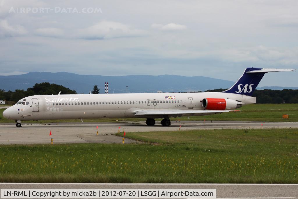 LN-RML, 1991 McDonnell Douglas MD-82 (DC-9-82) C/N 53002, Taxiing