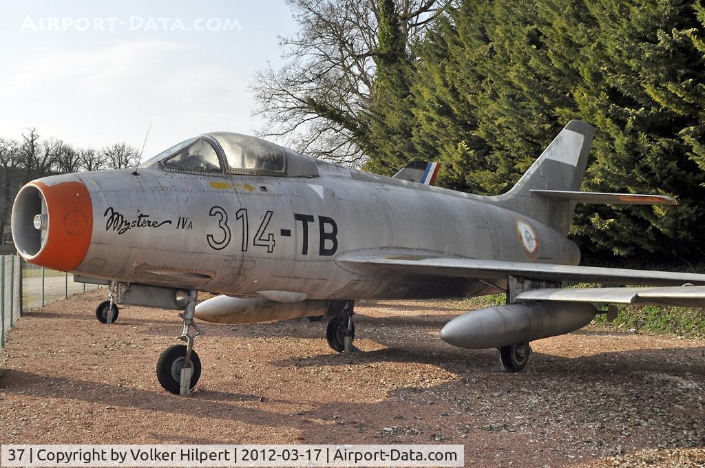37, Dassault Mystere IVA C/N 47, at savigny-les-Beaune
