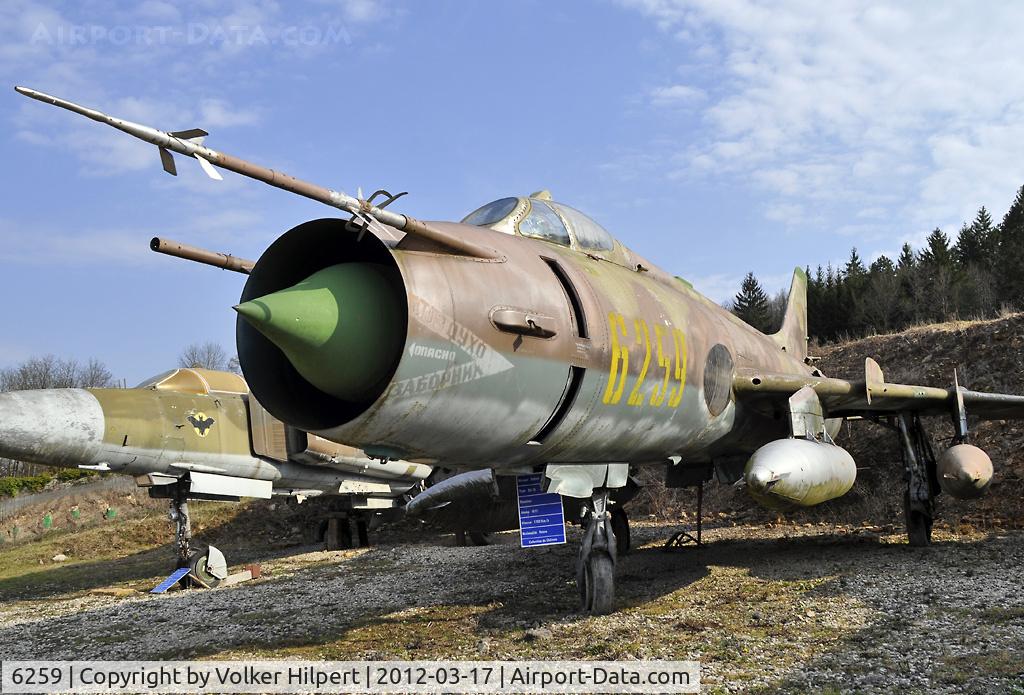 6259, Sukhoi Su-20 C/N 74209, at savigny-les-Beaune