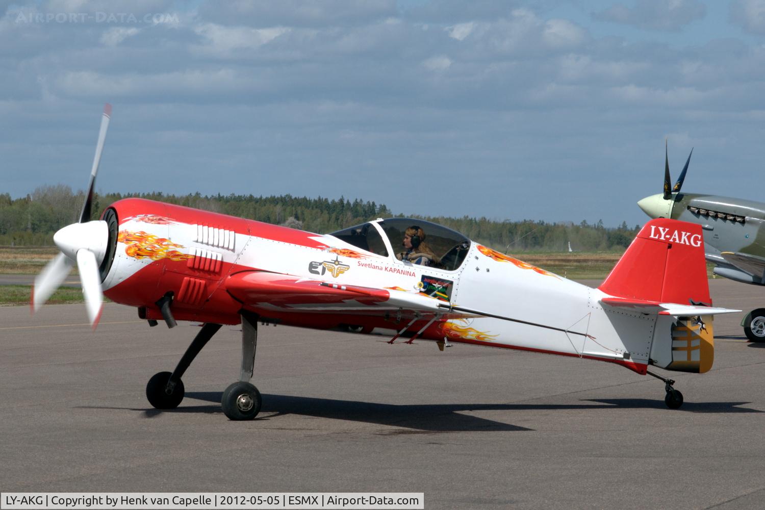 LY-AKG, Sukhoi SU-26M C/N 06-03, The Su-26M of Jurgis Kairys being taxied out by Russian aerobatics pilot Svetlana Kapanina.