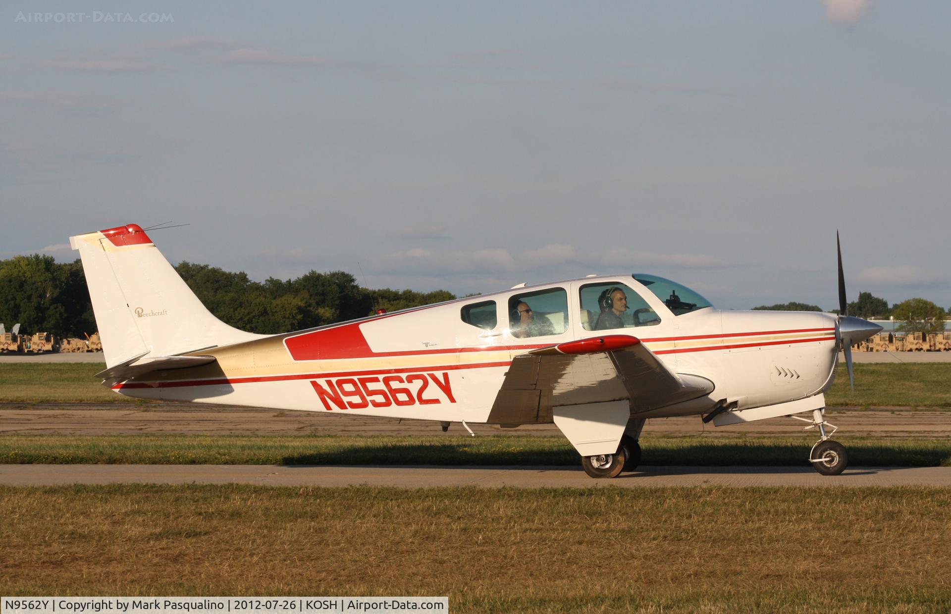 N9562Y, 1962 Beech 35-B33 Debonair C/N CD-564, Beech B33
