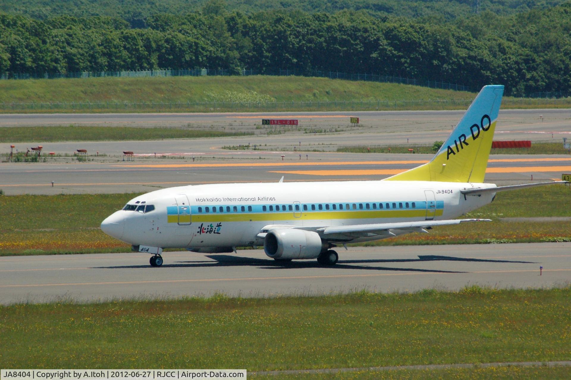 JA8404, 1995 Boeing 737-54K C/N 27381, AIR DO  B737  Taxiing  at RJCC -New Chitose -