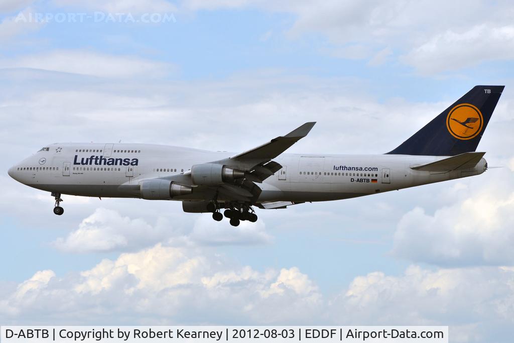 D-ABTB, 1989 Boeing 747-430M C/N 24286, On finals for r/w 25L