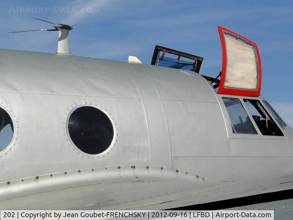 202, Dassault MD-312 Flamant C/N 202, L'avion MD.312 n° 202, a été pris en charge par l'Armée de l'Air le 18 décembre 1952. Il a ensuite servi sur les bases aériennes d'Avord, Régane, Boufarik jusqu'en 1963, Blida, Avord et Toulouse jusqu'en 1985. Il a été réformé le 21 octobre 1986 après 989