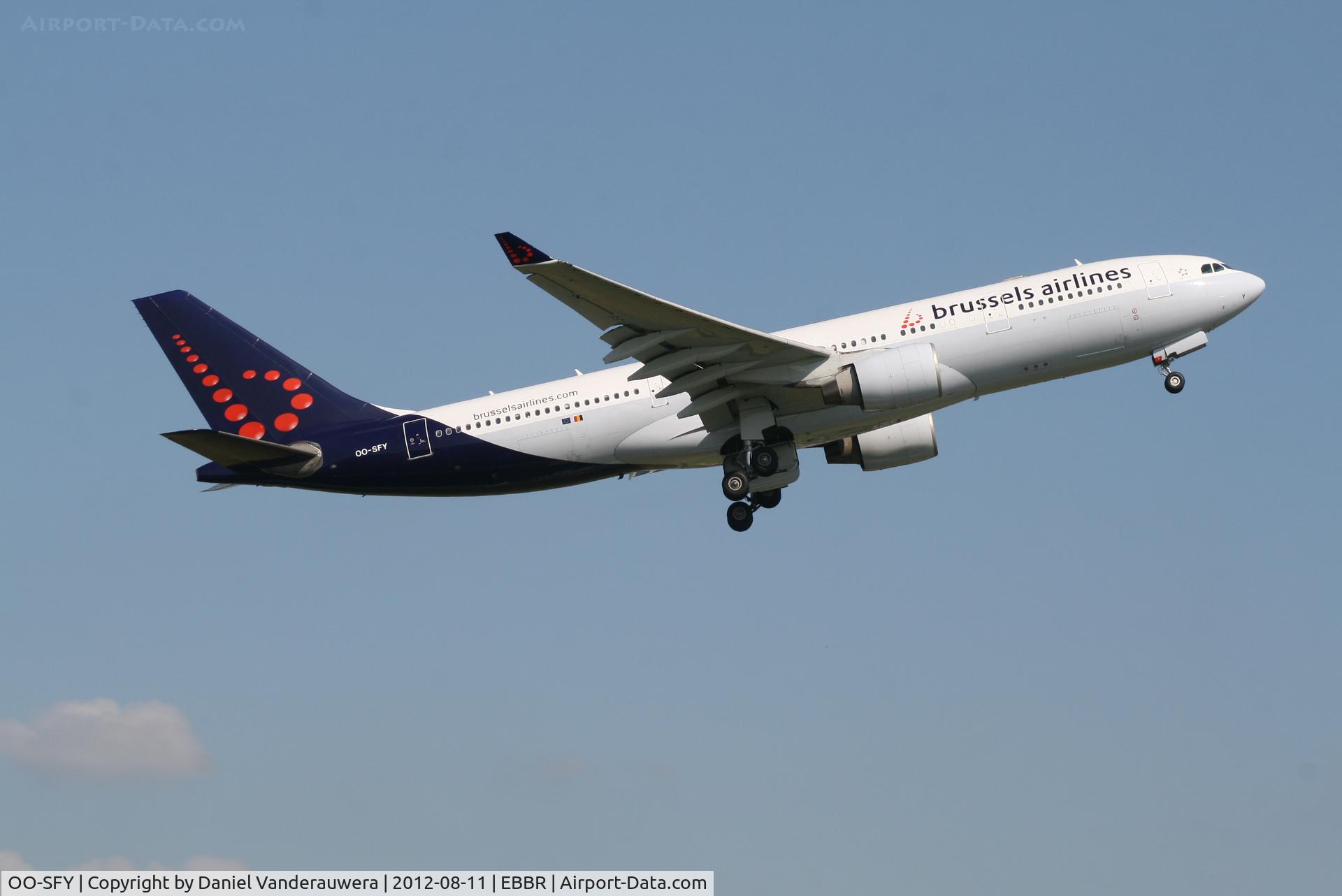 OO-SFY, 1998 Airbus A330-223 C/N 229, Flight SN465 is climbing from RWY 07R
