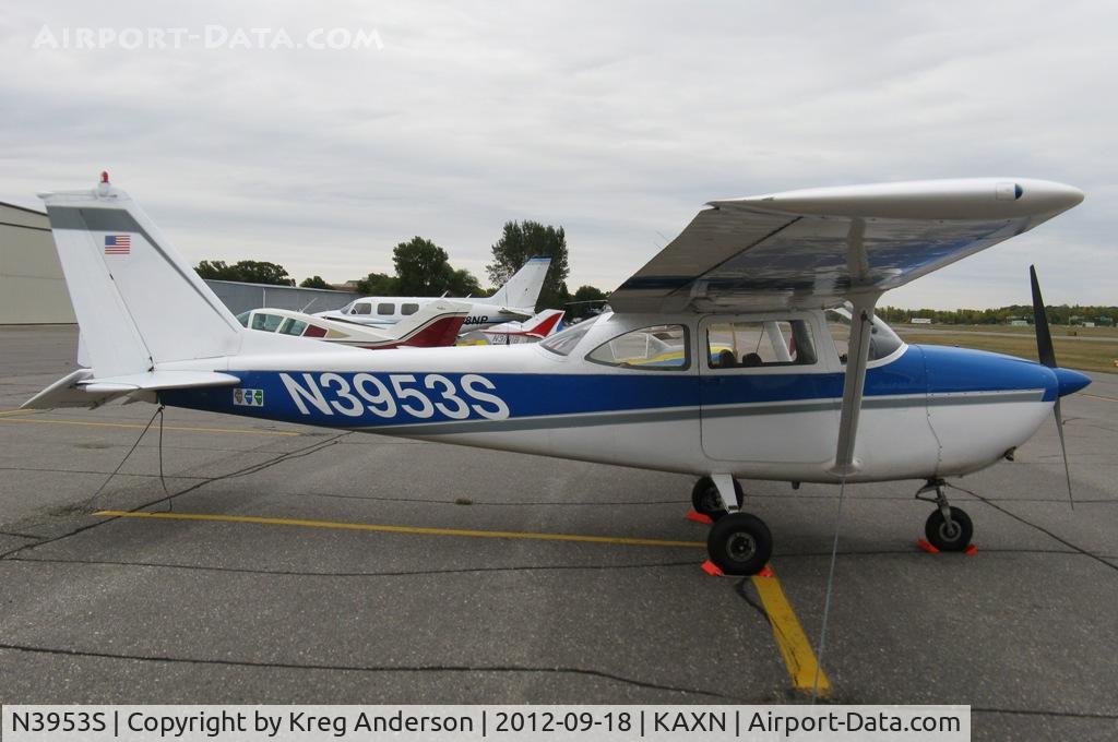 N3953S, 1964 Cessna 172E C/N 17251153, Cessna 172E Skyhawk on the line.