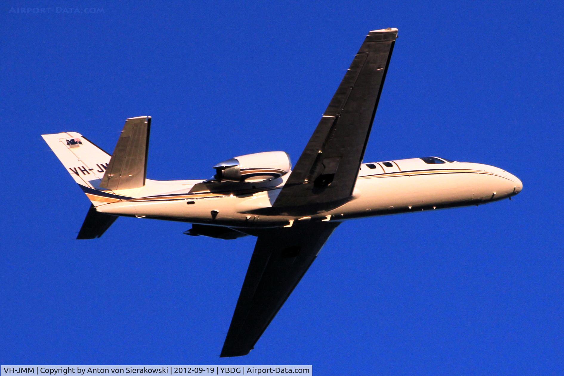 VH-JMM, 1980 Cessna 551 Citation II/SP C/N 551-0036, VH-JMM @ YBDG early morning departure on R35 Dest. YSBK