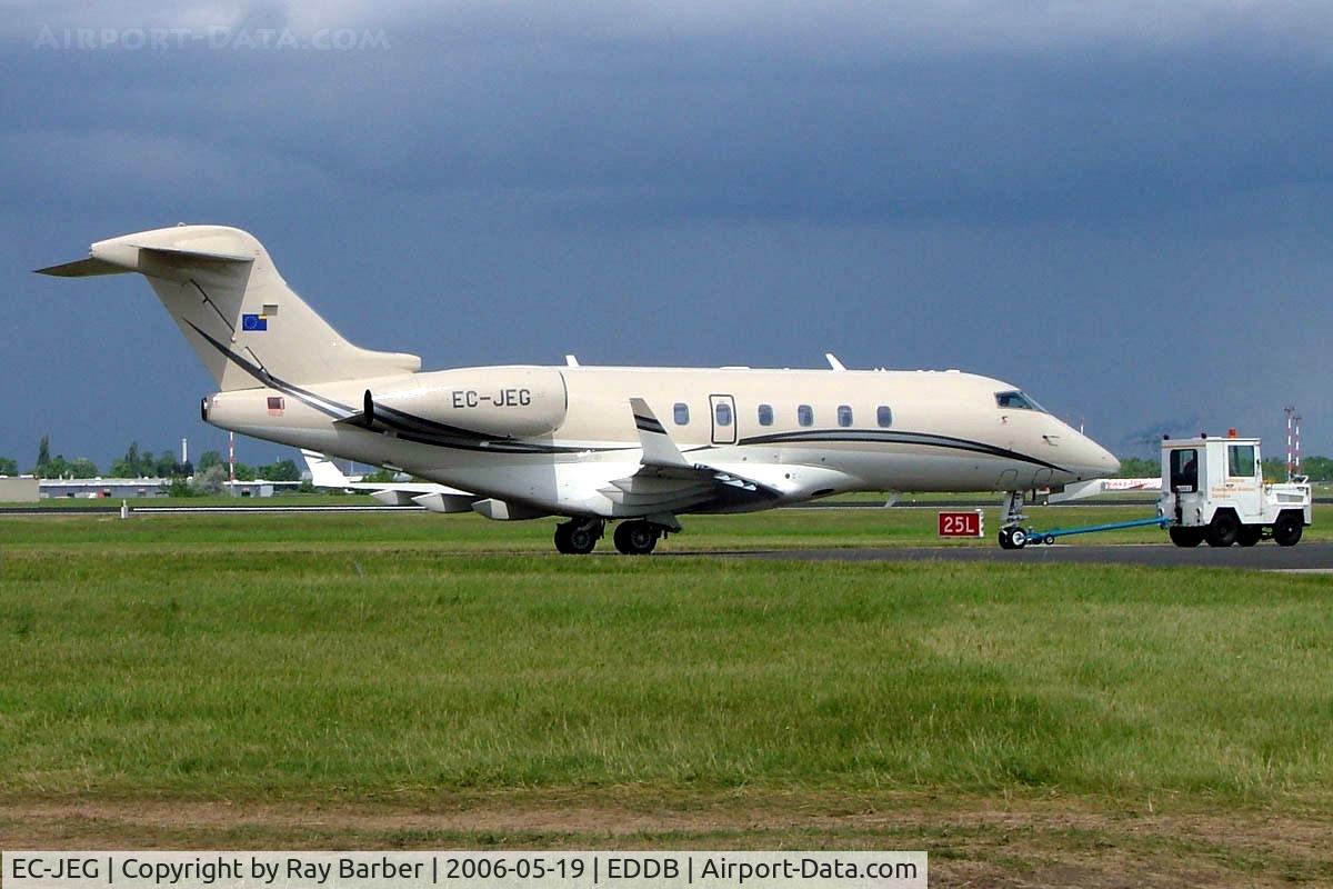 EC-JEG, 2004 Bombardier Challenger 300 (BD-100-1A10) C/N 20025, Bombardier Challenger 300 [20025] Berlin-Schonefeld~D 19/05/2006